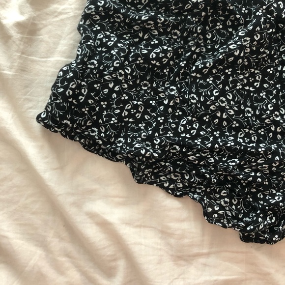 AMERICAN EAGLE Shorts - Floral, Soft - Picture 2 of 3